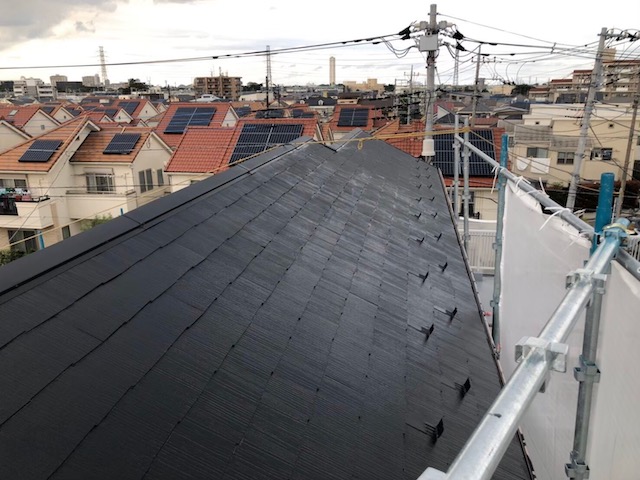 施工後の黒い屋根