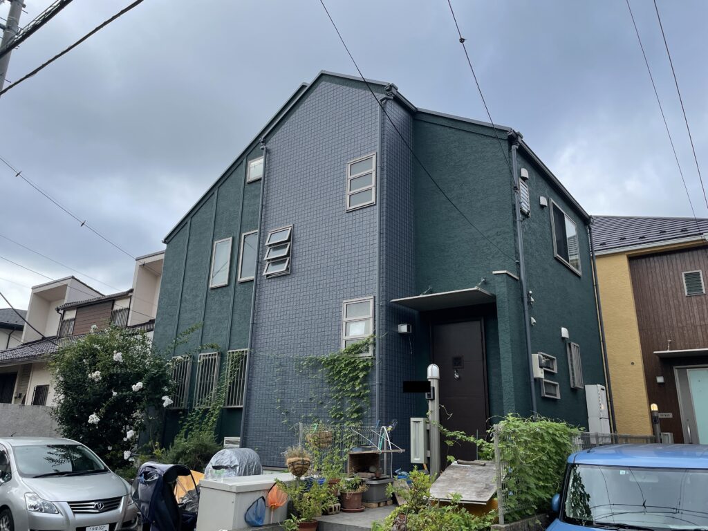 世田谷区　外壁塗装を行い、綺麗な緑に生まれ変わった家