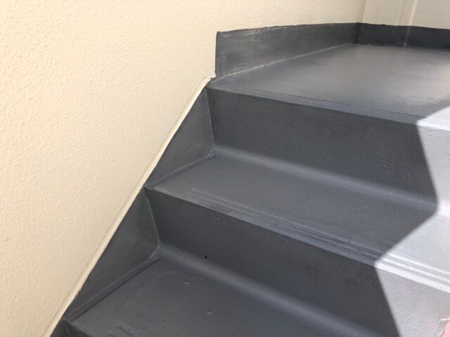 塗装済みの階段