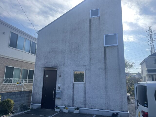 世田谷区にある外壁塗装前の家