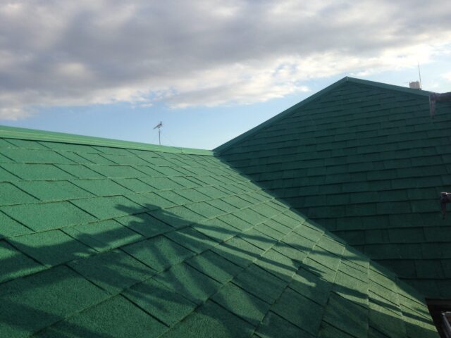 杉並区　施工後の緑色の綺麗な屋根