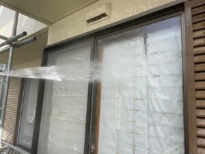 三鷹市　窓の高圧洗浄