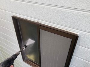 三鷹市　窓と外壁の高圧洗浄