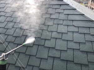 屋根を高圧洗浄