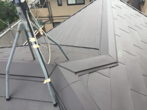 補修後のグレーの屋根