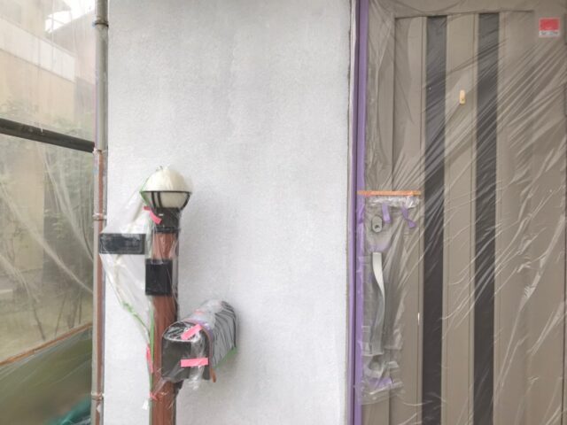 下塗りが終えた調布市の住宅の外壁