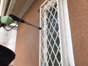 窓の高圧洗浄