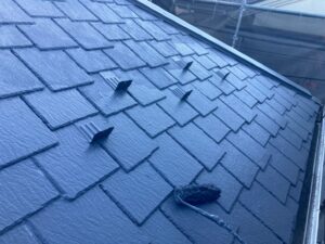 武蔵野市　紺色に塗装された屋根