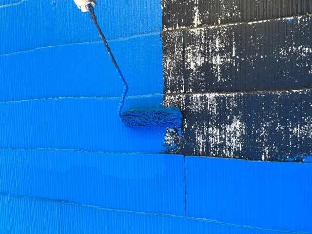 三鷹市にある家の屋根の中塗り