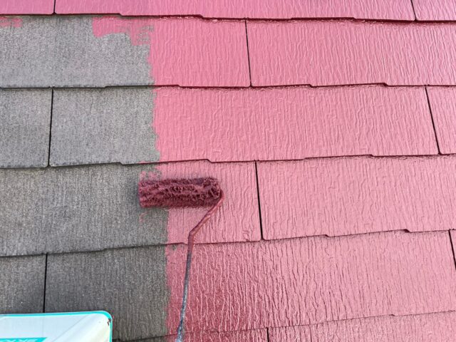 三鷹市にある家の塗装中の屋根